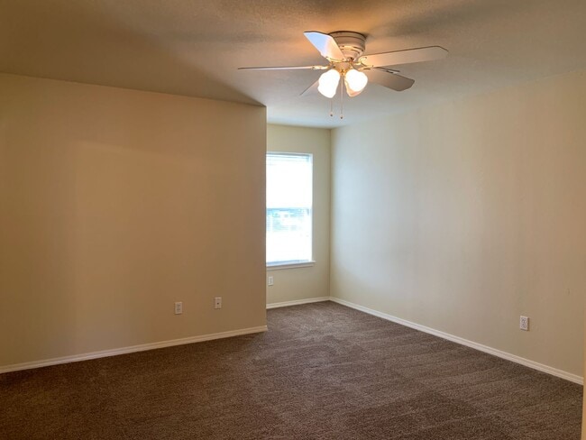 Building Photo - For Lease | Pratville | Available Now!