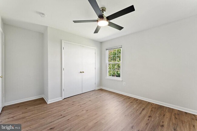 Building Photo - 15001 Cherrydale Dr