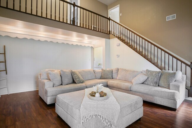 Building Photo - 706 Yale Ln