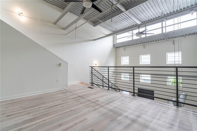 Building Photo - 400 Village Pkwy