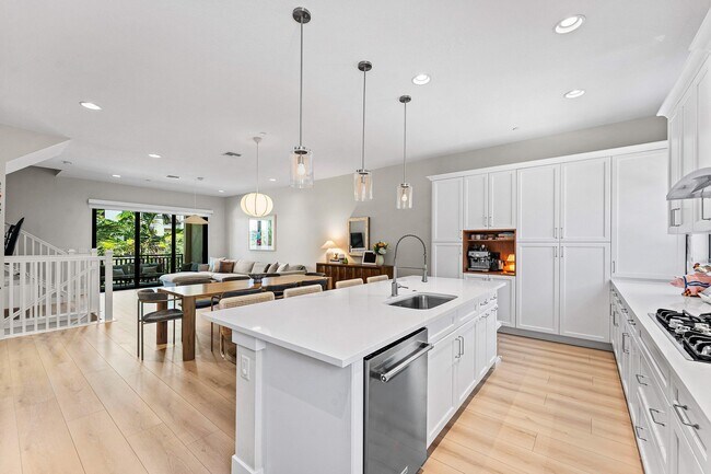 Building Photo - 5251 Beckman Ter