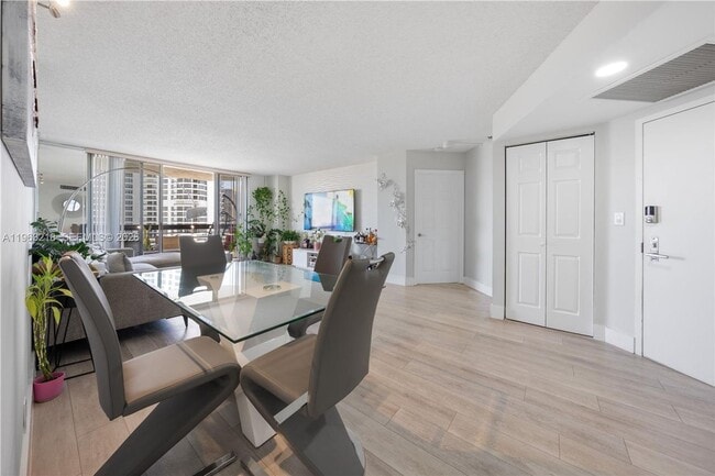 Building Photo - 3530 Mystic Pointe Dr