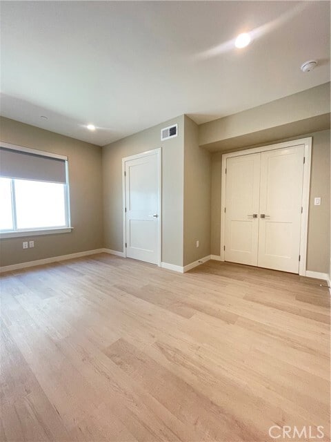 Building Photo - 4251 E Live Oak Ave