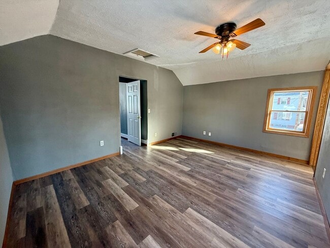 Building Photo - 4 Bed 2 Bath Single Family Home in Antigo