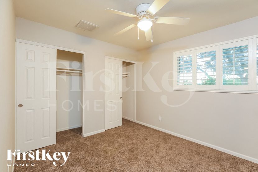 Building Photo - 5106 S Fairfield Dr