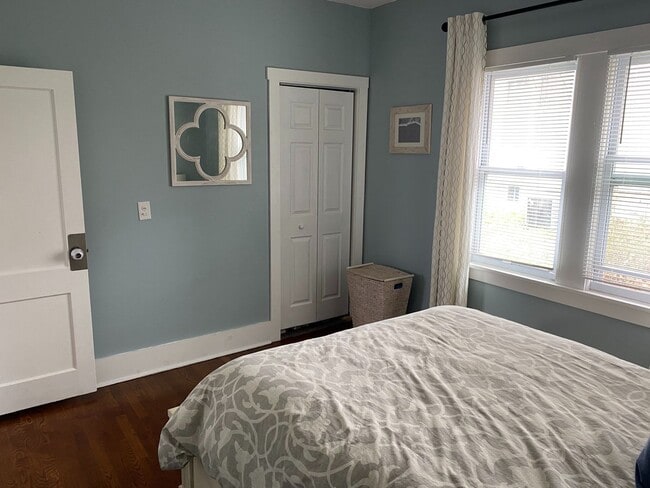 Building Photo - Single Family Home Available August 5th!