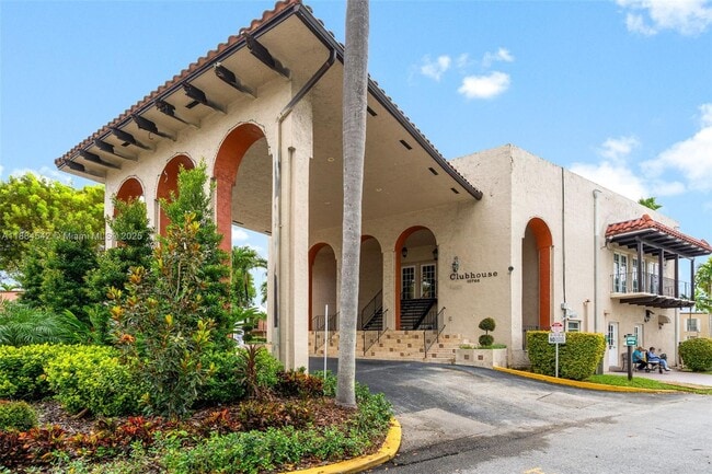 Building Photo - 10794 N Kendall Dr