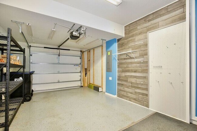 Building Photo - Immaculate Townhome · Dual En-Suite Bedrooms + Flex Loft · Cable & Internet Included · 3.5 Miles ...
