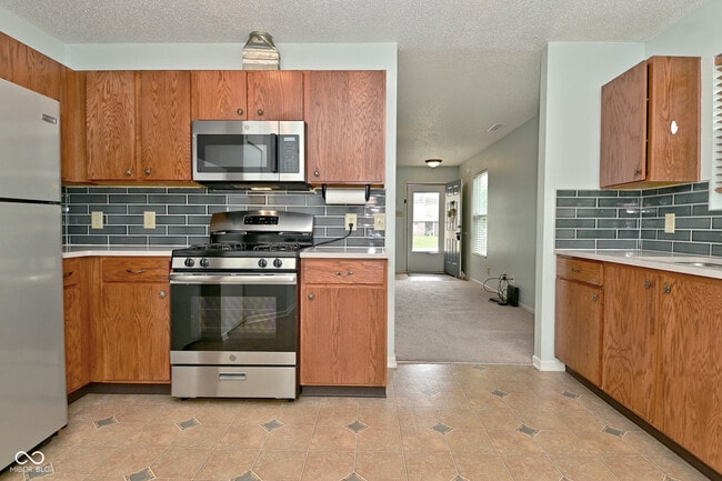 Building Photo - 916 Bentgrass Dr