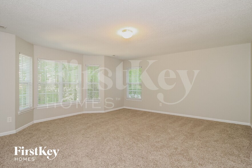 Building Photo - 944 Highland Glen Rd