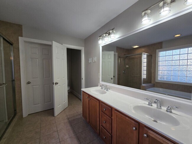 Building Photo - 641 Orchard Falls Dr