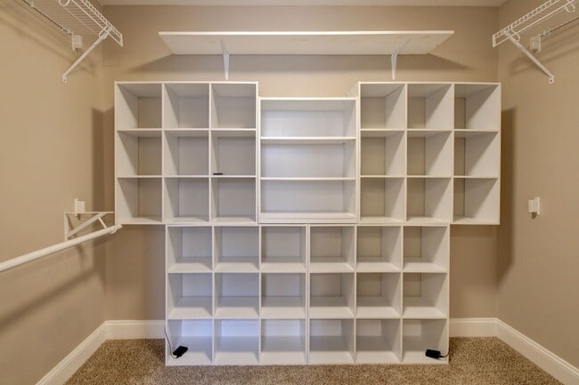 Building Photo - 332 Bluebriar Trc