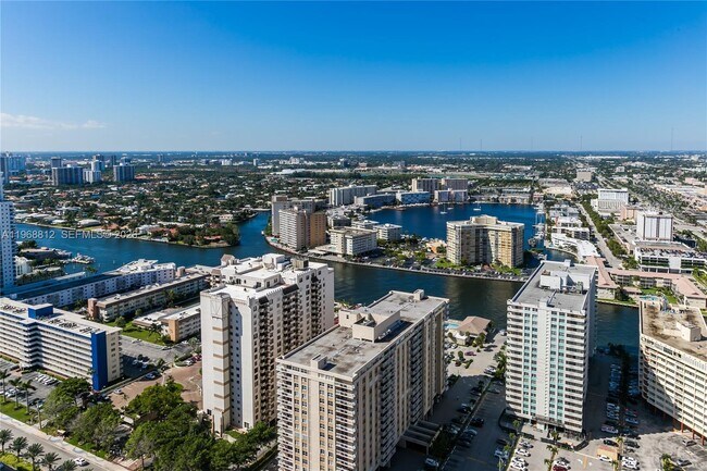 Building Photo - 1830 S Ocean Dr