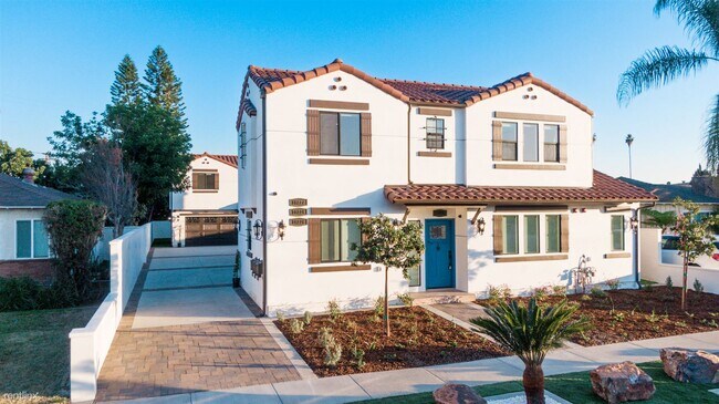 Building Photo - 3 br, 3 bath Duplex - 10224 La Reina Avenu...