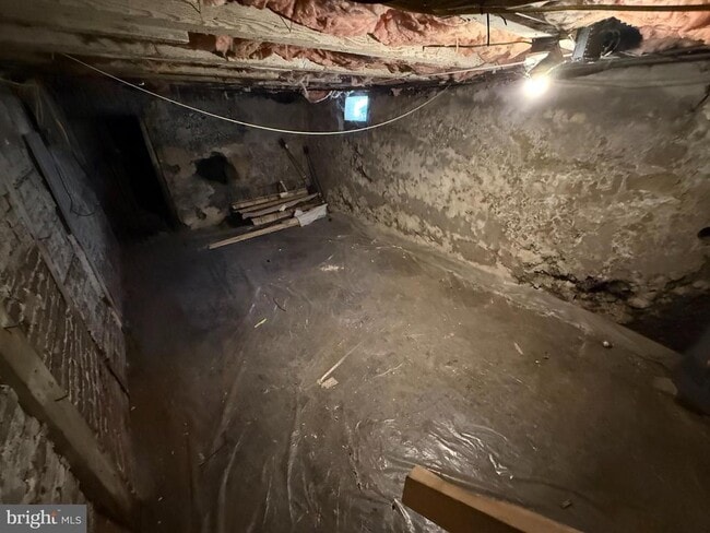 Building Photo - 204 E Portland St