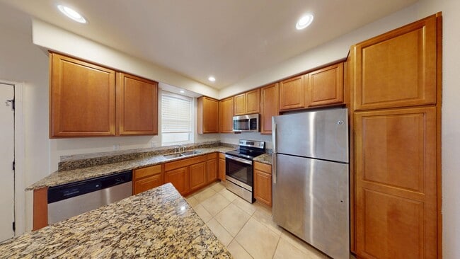 Building Photo - 4/3.5 TOWNHOME VILLA in Waterstone-Davenport