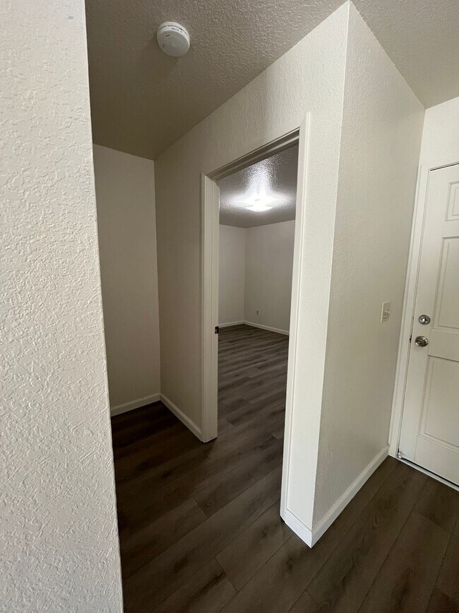 Building Photo - LIL112