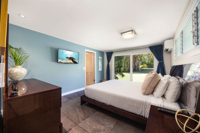 Building Photo - 456 Portlock Rd
