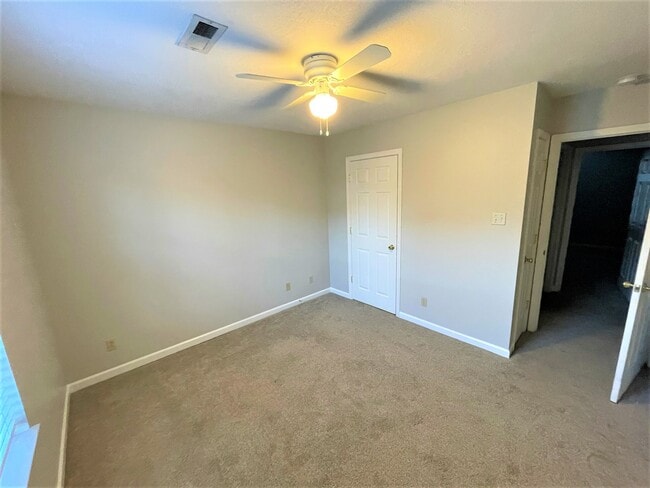 Building Photo - 1039 Willow Creek Cir