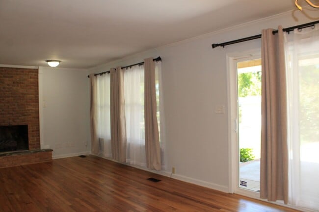 Building Photo - 3 Bedroom 2 bath W/ Bonus In Hammond Hills