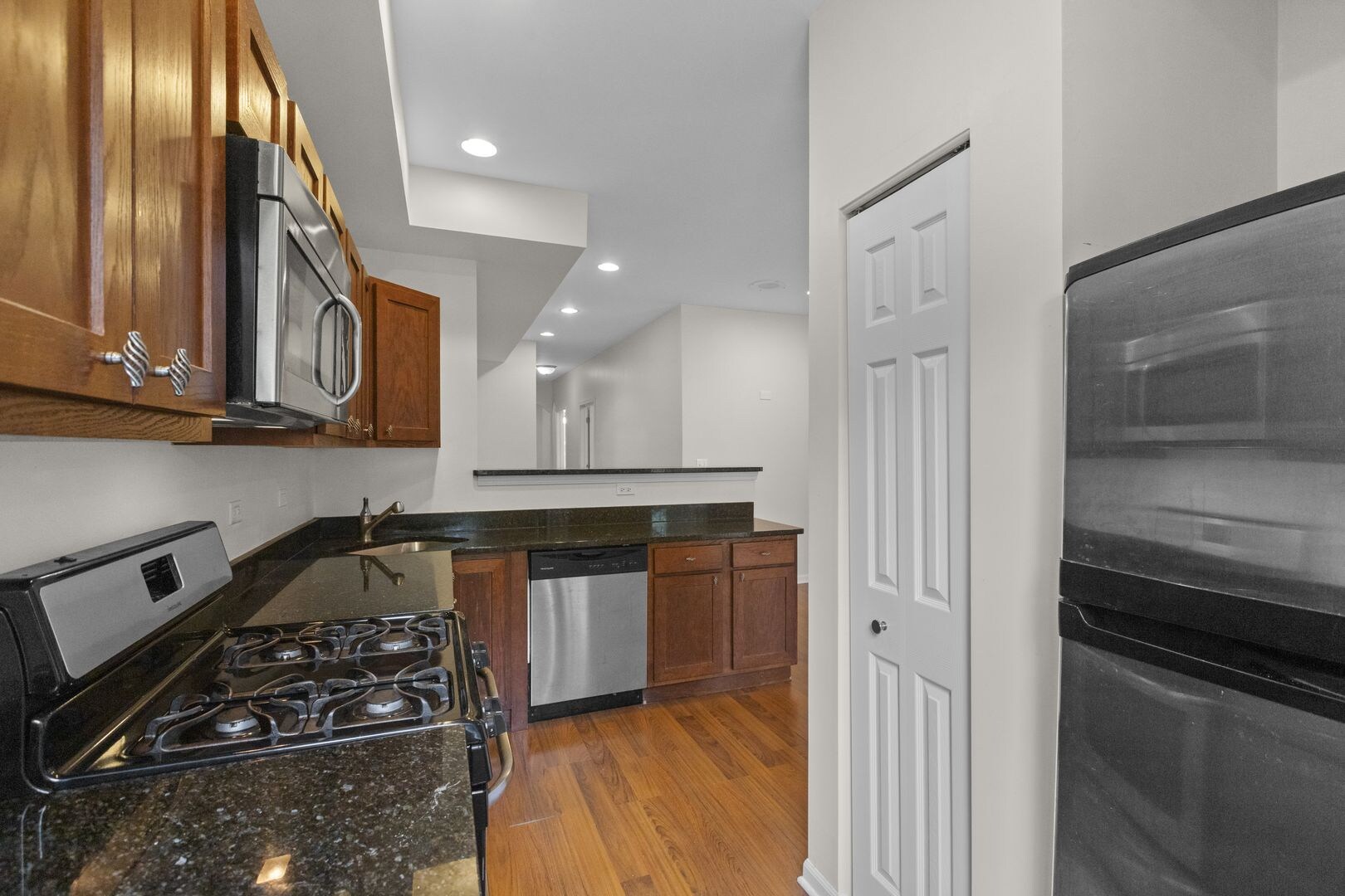 Building Photo - 7717 N Marshfield Ave