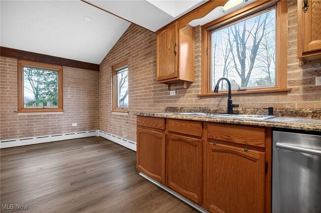 Building Photo - 3863 Wiltshire Rd