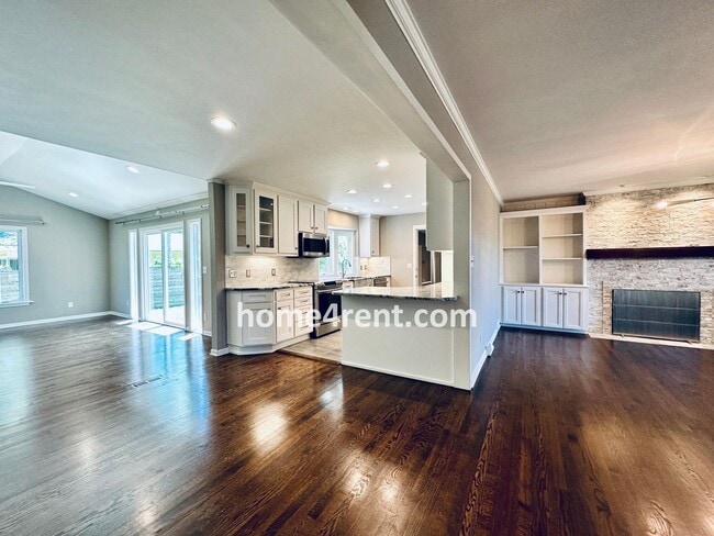 Building Photo - Updated Ranch Style Home in Prairie Villag...