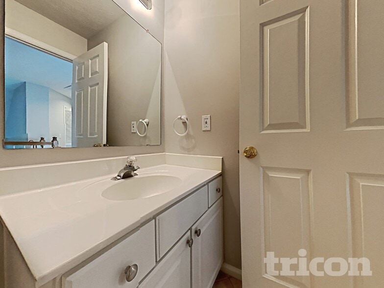 Building Photo - 2440 Lunetta Ln