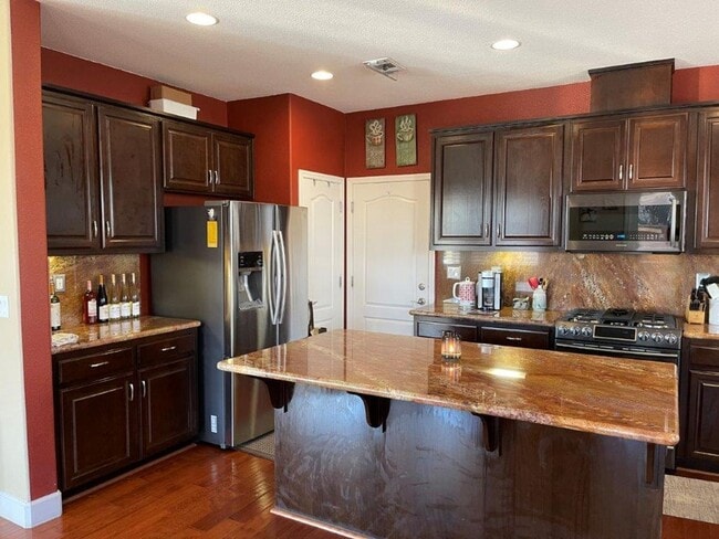 Building Photo - NEWER MODERN HOME BEHIND KAISER VACAVILLE *STAR RENTALS