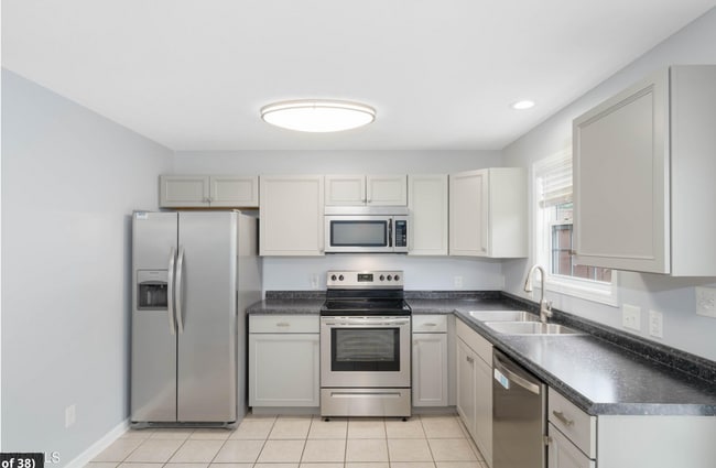 Building Photo - Now Available | 2 Bedroom 2.5 Bath | Bristol, TN