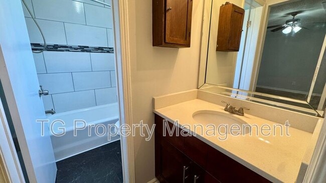 Building Photo - 11766 White Horse Rd