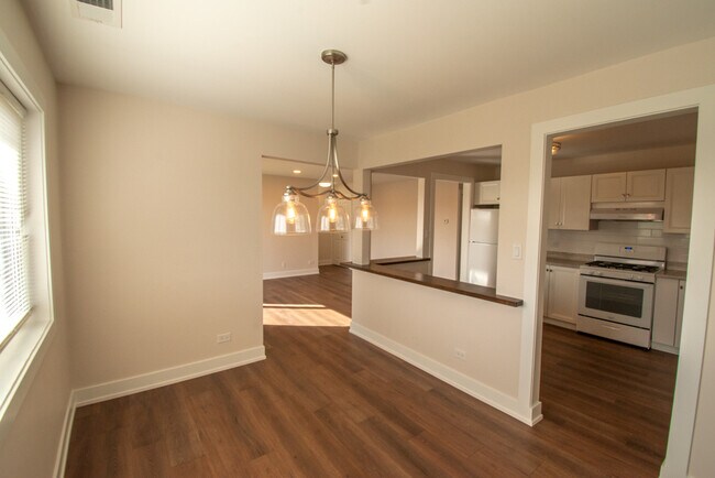 Building Photo - 14949 Lake View Dr