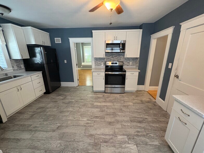 Kitchen - 2 1/2 Courtland St