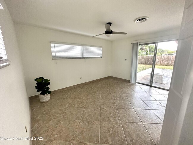 Building Photo - 250 Andros Dr