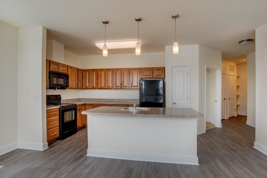 Kitchen - Rivers Edge Apartments and Studio for the Arts