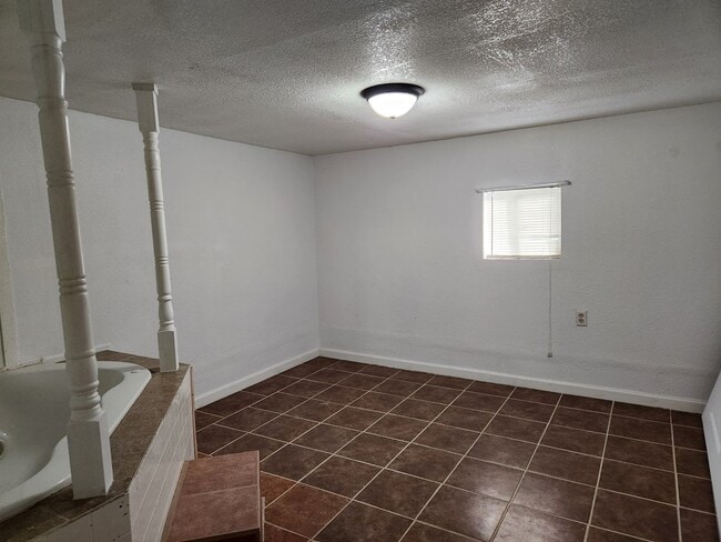 Building Photo - 724 Wheless Ave