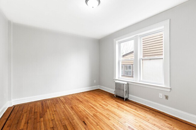 Building Photo - 146 Chestnut St