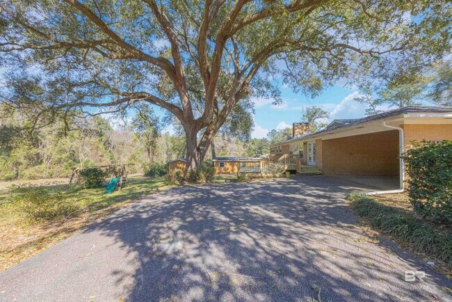 Building Photo - 202 Confederate Dr N