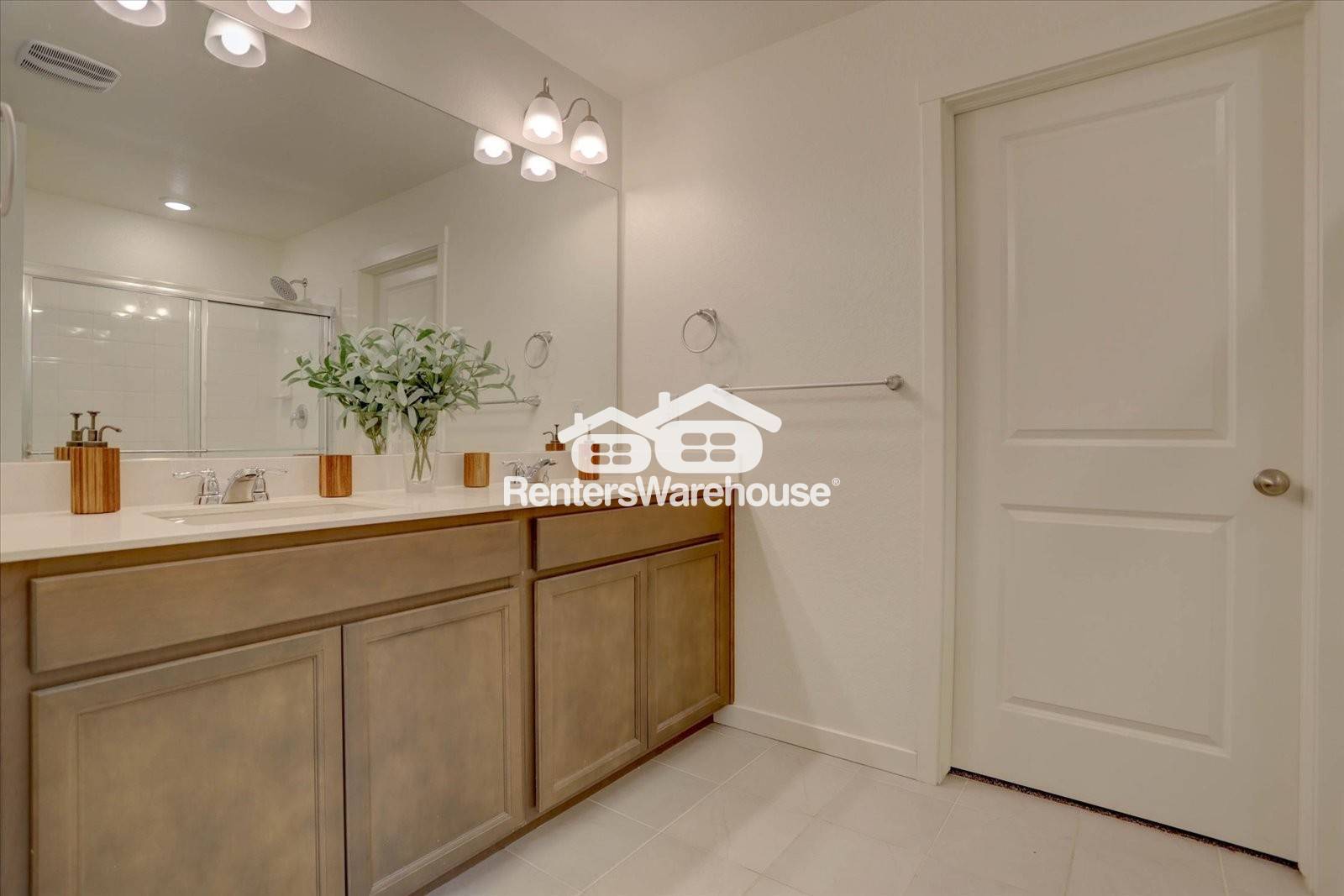 Building Photo - 2042 Rosette Ln