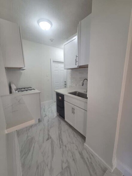 Building Photo - 100 Saint Marys St