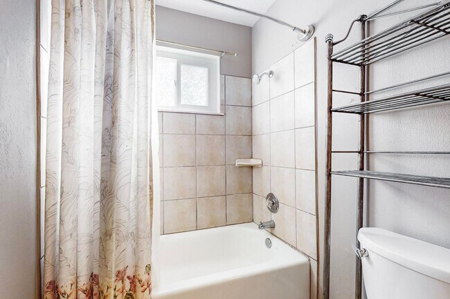 Building Photo - LOMAS/JUAN TABO 3 Bedroom 2 Bath 1/CG