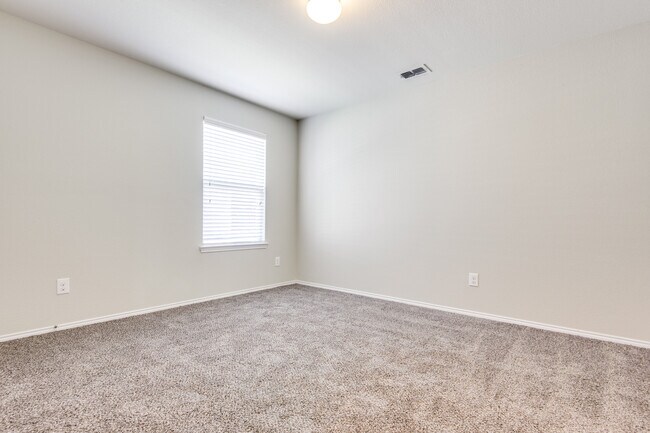 Building Photo - 1413 Lone Pine Dr