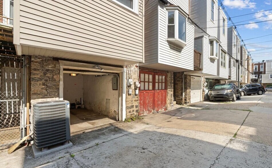 Building Photo - 871 N 22nd St