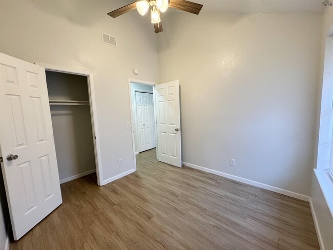 Building Photo - 4505 Mistletoe Dr