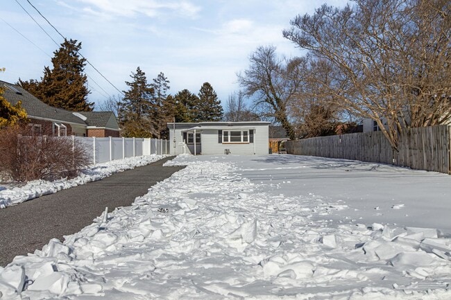 Building Photo - Move-In Ready 2BR home – fully renovated, updated roof & HVAC, *OPEN HOUSE 4/4/26 1PM-2PM *