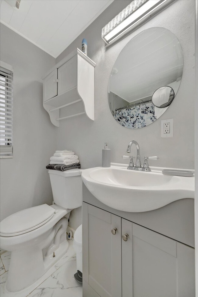 Building Photo - 4213 E Yukon St