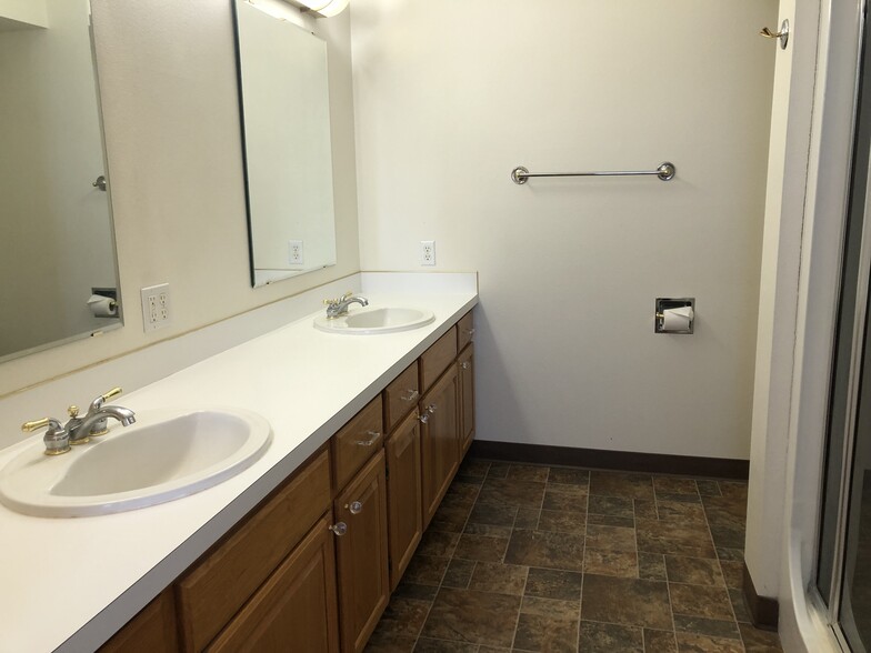 Building Photo - 265 NW Terre View Dr