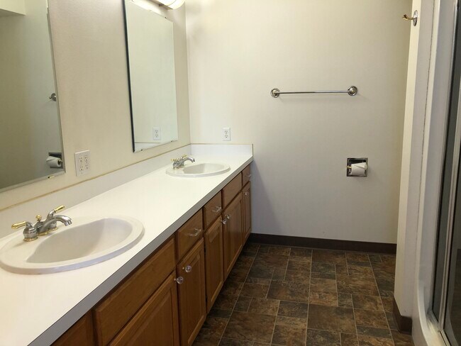 Building Photo - 265 NW Terre View Dr