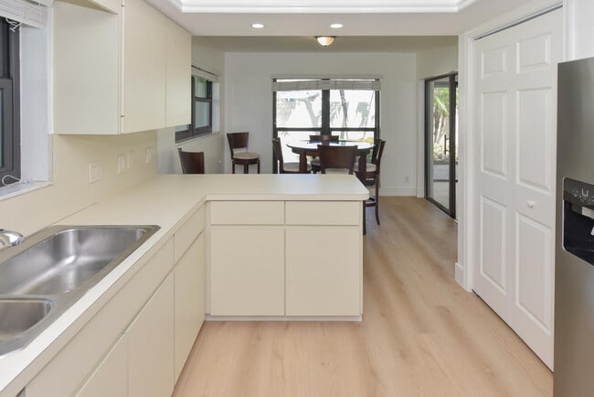 Building Photo - 1469 Vía Privada