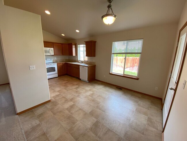 Building Photo - 3 Bedroom Home on Cul-De-Sac for Rent!